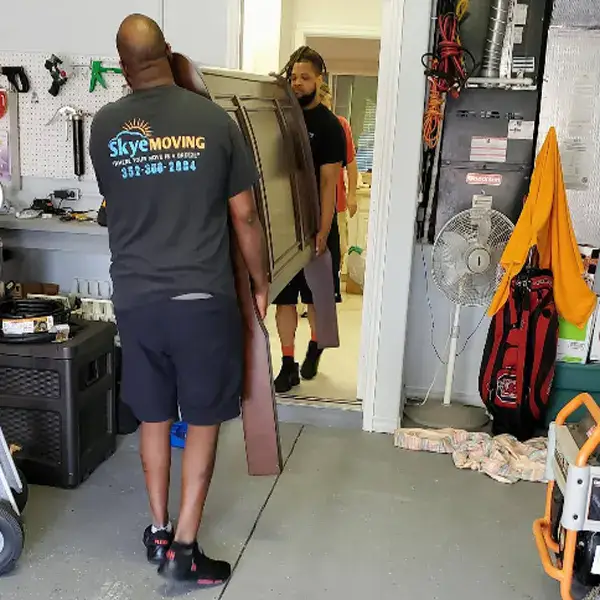 Orlando moving company - members of Skye Moving in action